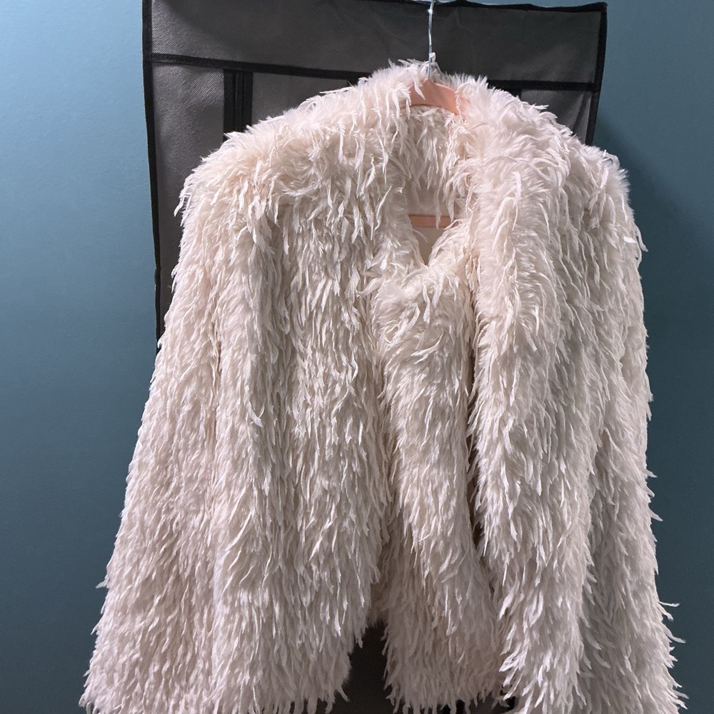 Women’s Faux Fur Shag Coat - White